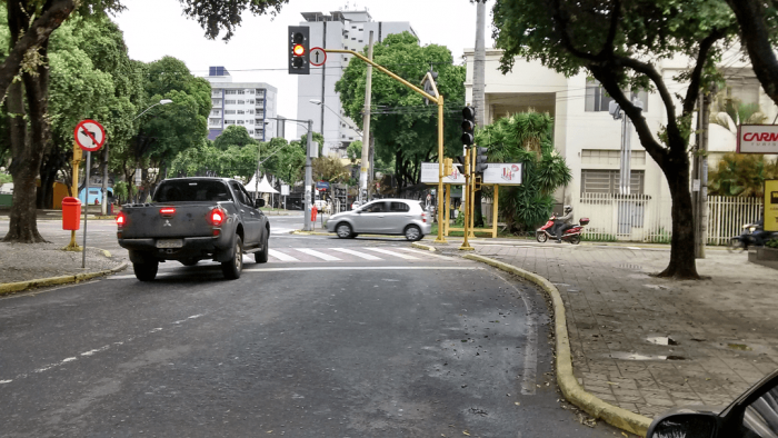 cruzamento perigoso - pça mário rocha com rua prudente de morais esquina