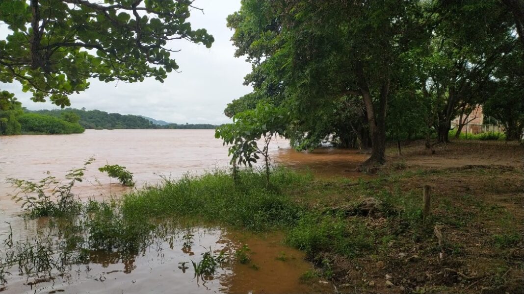 rio doce entra na cota de alerta em valadares