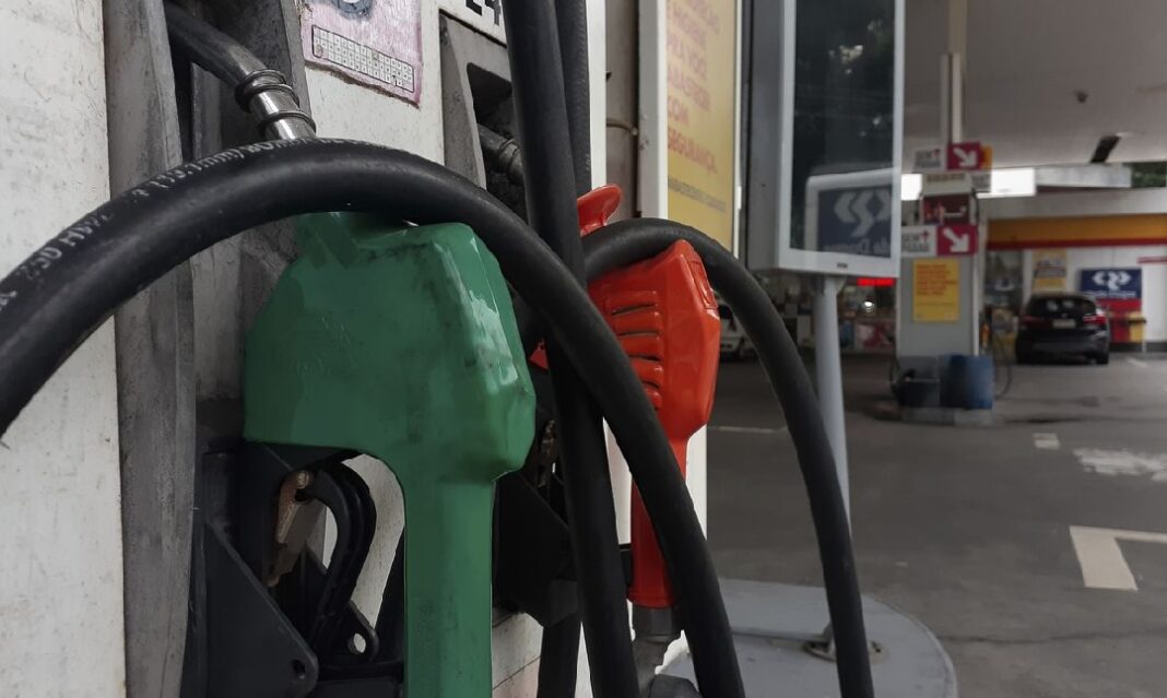 Gasolina e diesel têm preços menores para distribuidoras a partir de amanhã
