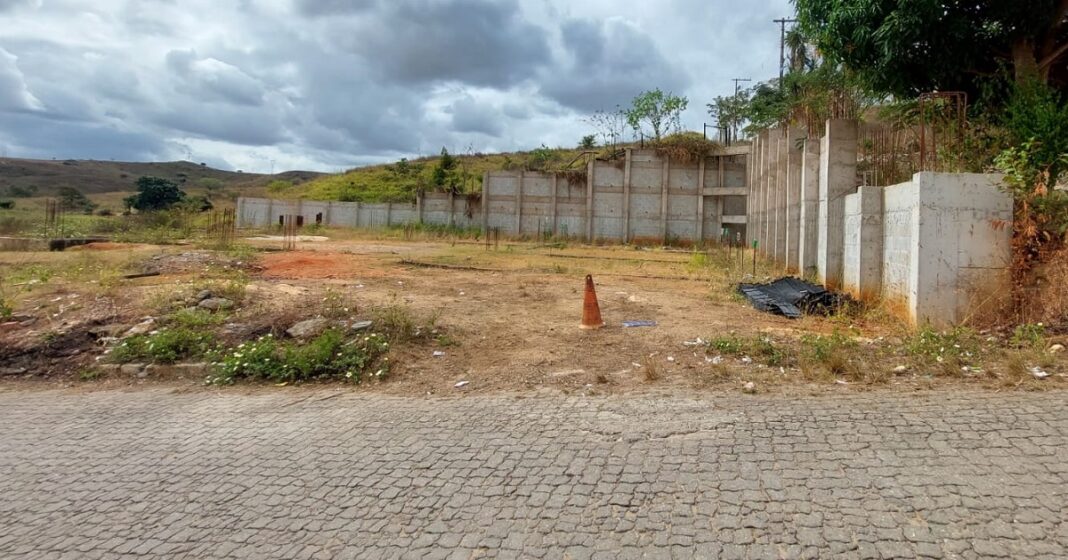 CER: Obra da Saúde licitada em R$ 3,5 mi está abandonada em Valadares