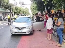 Carro invade ciclofaixa e atropela ciclista no Centro de Valadares