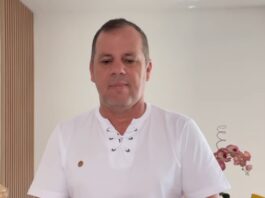 O prefeito de Tumiritinga (MG), Nilson Guimarães (MDB), conhecido como "Nilsão do Caminhão", está sendo denunciado por uma prática que se assemelha à compra de votos