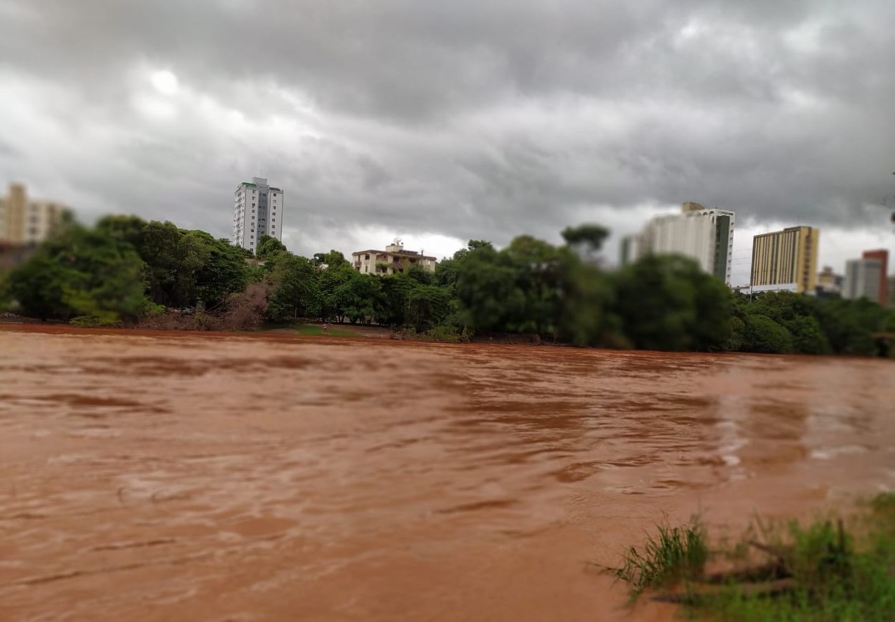 chuvas encheram o rio doce