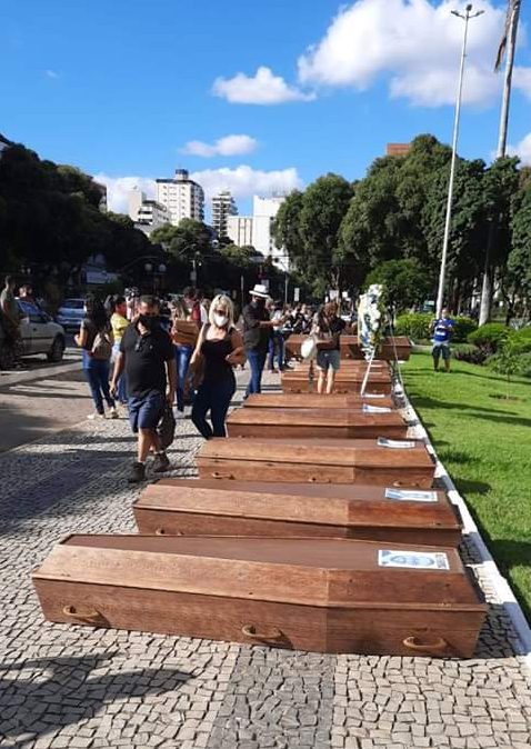 protesto muda voto na câmara de valadares