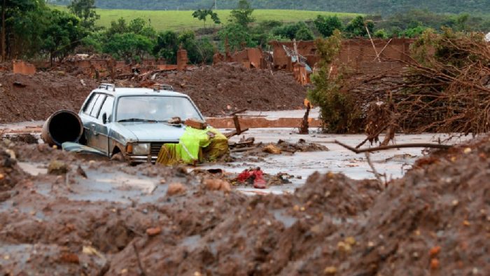 empresa contratada para fiscalizar barragens é cliente das mineradoras que precisa fiscalizar