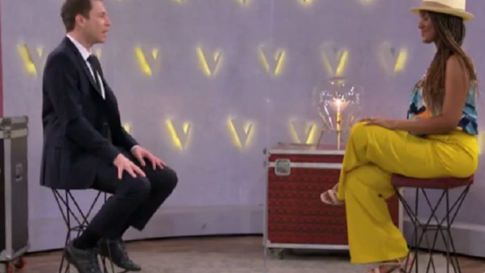 érica timóteo, cantora de valadares, em entrevista com tiago leifert, apresentador do the voice brasil