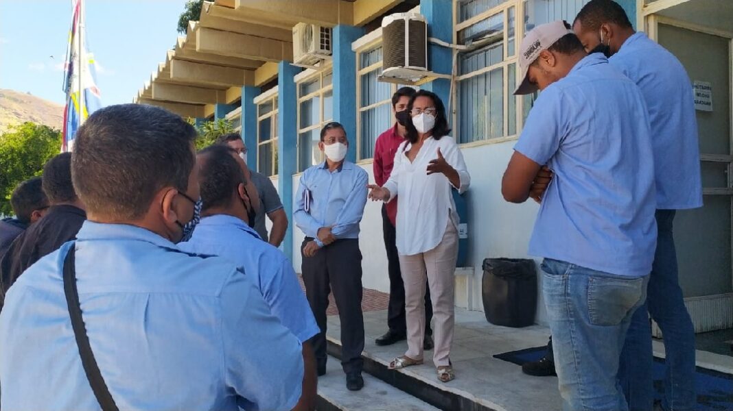 servidores do saae fazem manifestação nesta quarta na porta da prefeitura