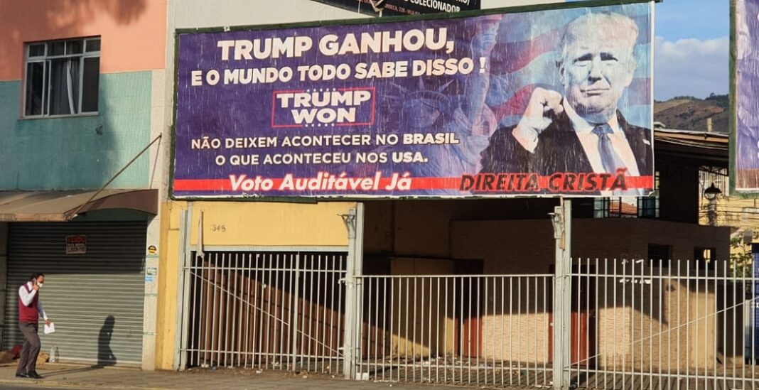 outdoor em valadares diz que trump venceu eleições nos eua e pede voto auditável no brasil