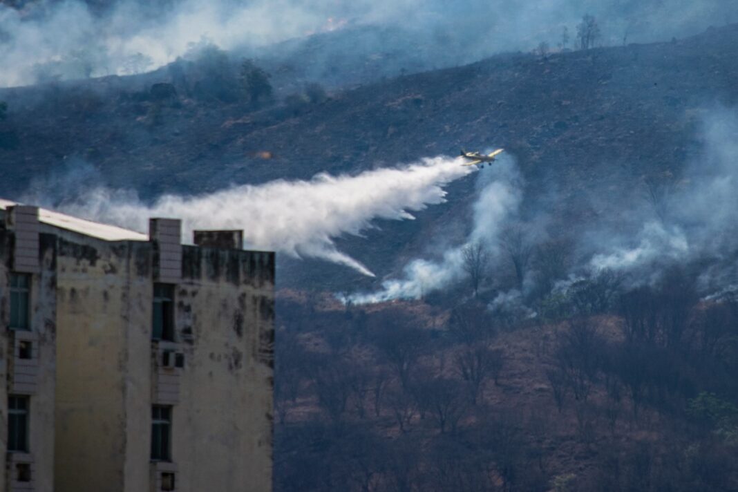 combate ao fogo na ibituruna continua na tarde desta quarta