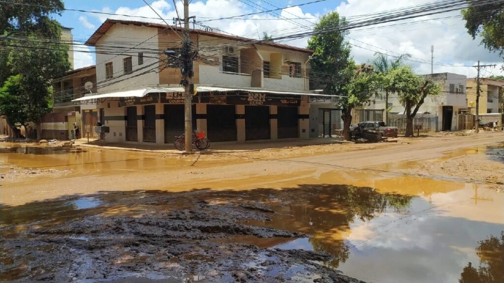 Confira fotos após terceira maior enchente de Valadares