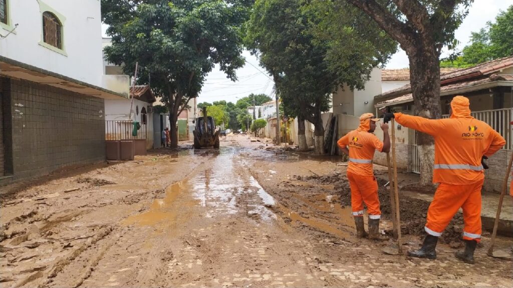 Confira fotos após terceira maior enchente de Valadares