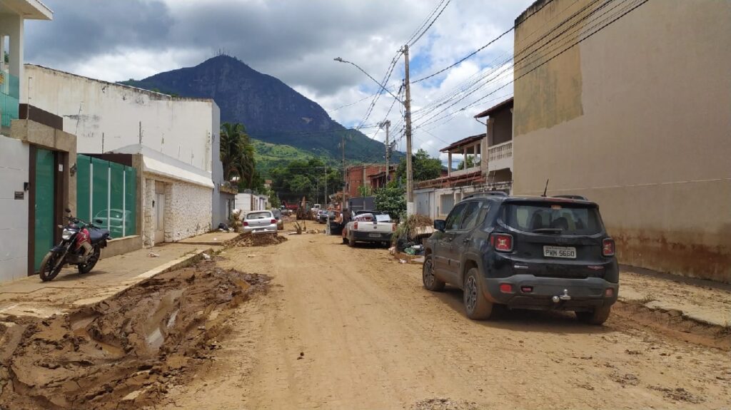 Confira fotos após terceira maior enchente de Valadares