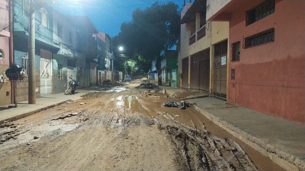 Confira fotos após terceira maior enchente de Valadares