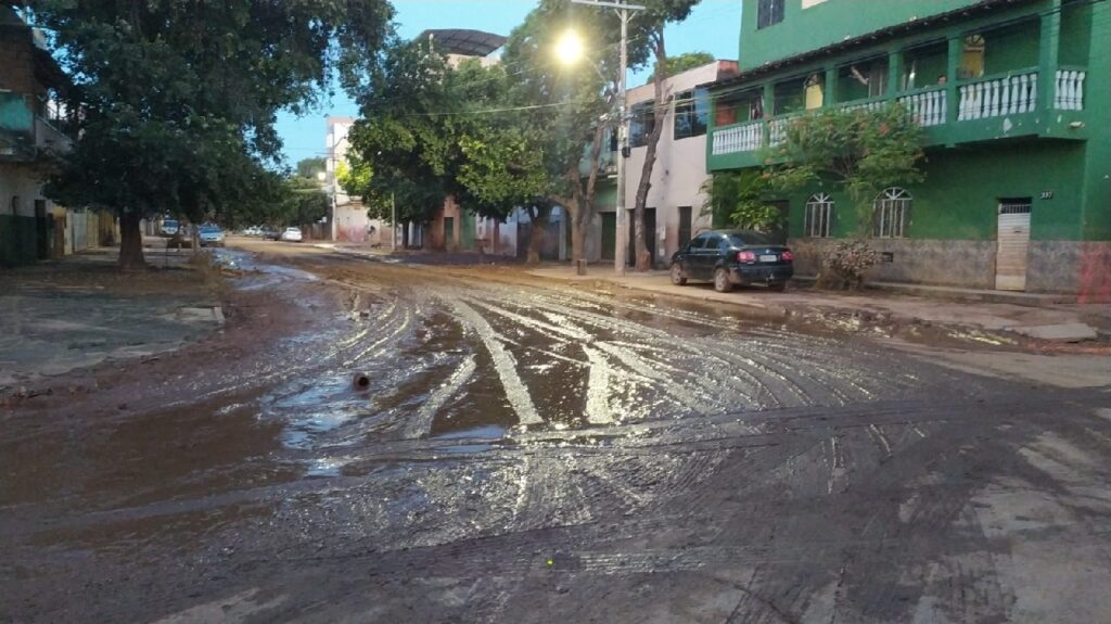 Confira fotos após terceira maior enchente de Valadares