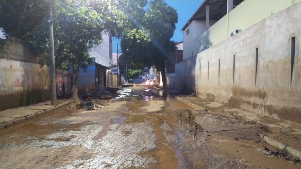 Confira fotos após terceira maior enchente de Valadares