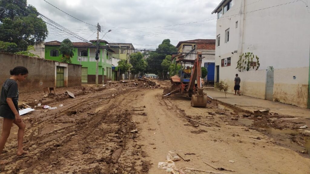 Confira fotos após terceira maior enchente de Valadares