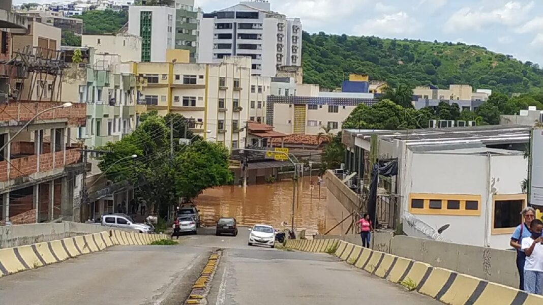 valadares enfrenta maior cheia dos últimos 25 anos