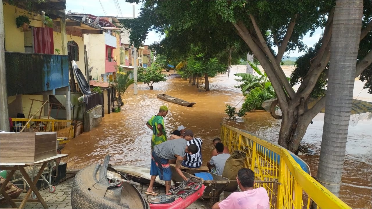 valadares enfrenta a maior cheia dos últimos 25 anos 