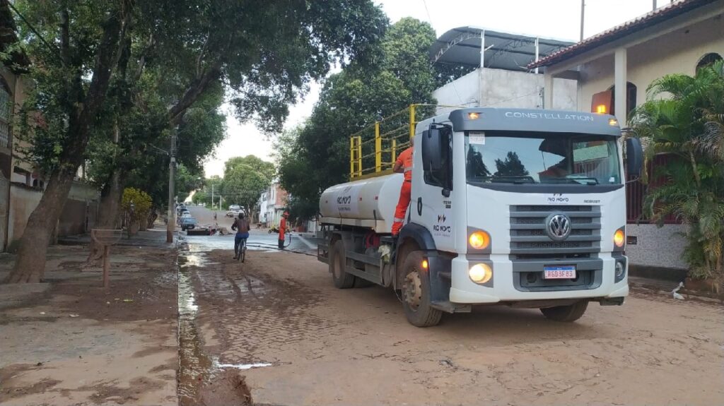 Confira fotos após terceira maior enchente de Valadares