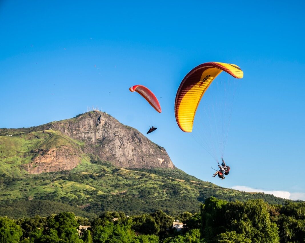 valadares recebe pan-americano de parapente pela primeira vez