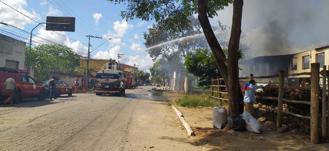 incêndio bairro universitário em valadares hoje de manhã