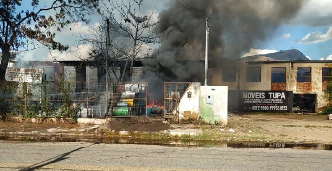 incêndio bairro universitário em valadares hoje de manhã