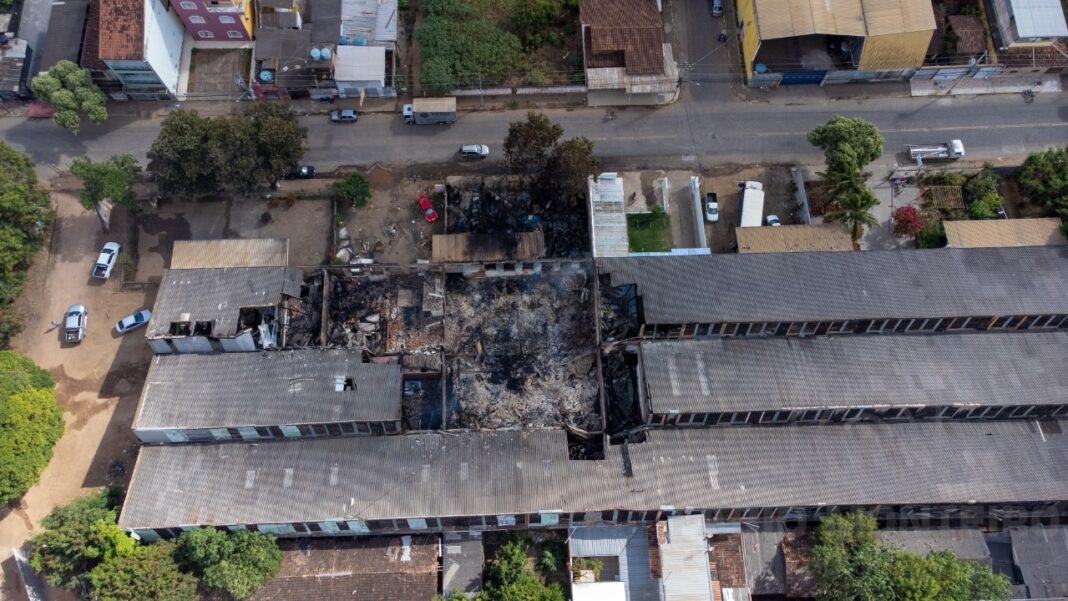 incêndio em galpão no universitário em valadares