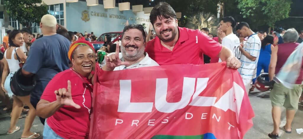 Apoiadores de Lula foram às ruas comemorar vitória do petista