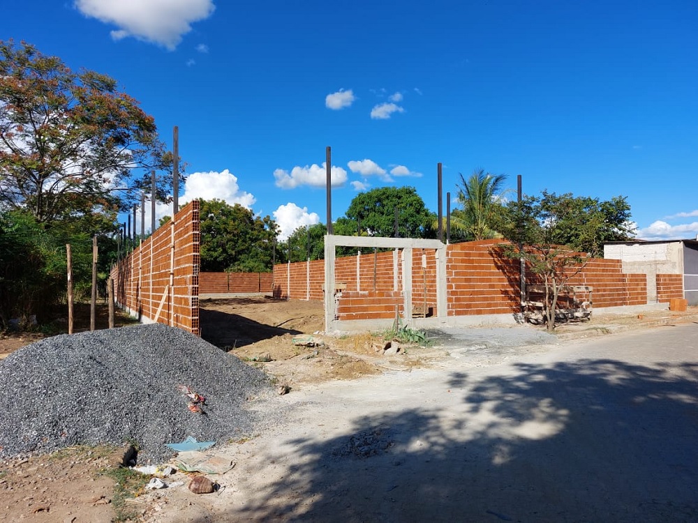 andré merlo toma area da comunidade e entrega para empresa privada.