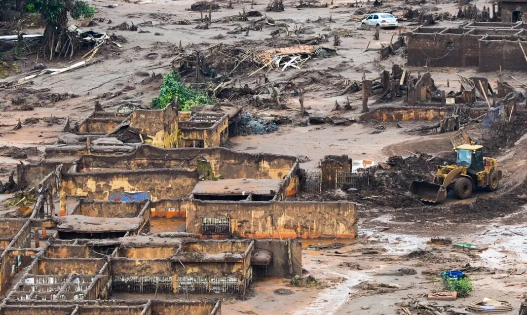 MG, ES e União querem R$ 109 bi de empresas por danos em desastre de Mariana