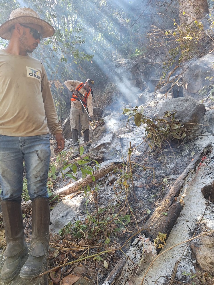 Incêndio no Pico da Ibituruna foi controlado na manhã de hoje