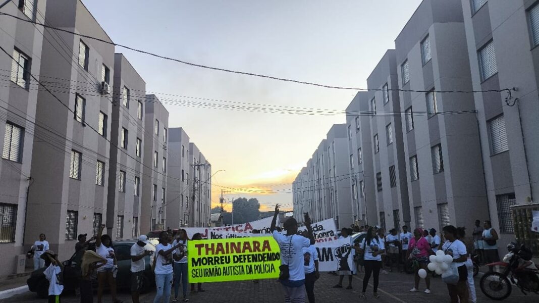 Manifestação em Valadares pede justiça para Thainara Vitória