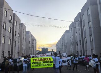 Ato bloqueia ponte, percorre ruas e exige justiça por Thainara Vitória Manifestação em Valadares pede justiça para Thainara Vitória