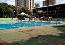 Crianças, jovens e adultos participam de Maratonágua na Praça de Esportes Crianças, jovens e adultos participam de Maratonágua na Praça de Esportes