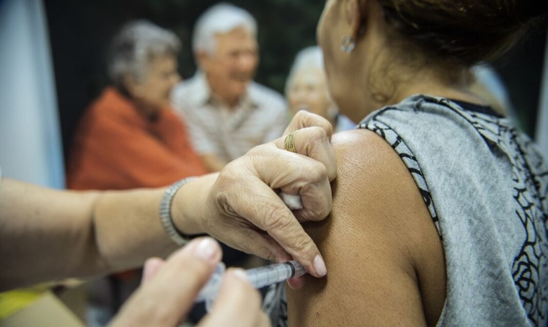 Infecções do vírus da gripe atingem mais os idosos