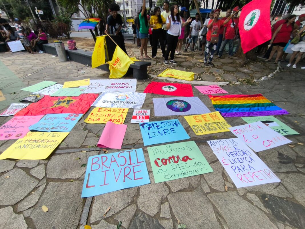 Manifestantes protestam em Valadares contra "PEC da Bandidagem" e PL da Anistia