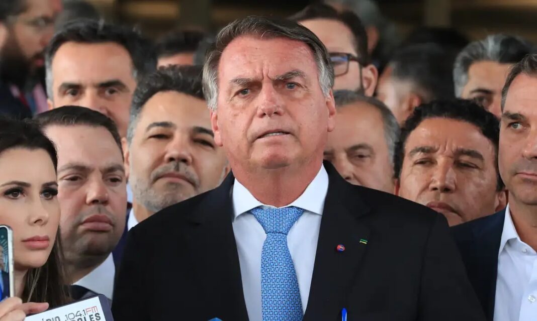 No banco dos réus: Bolsonaro começa a ser julgado por suposto plano golpista
