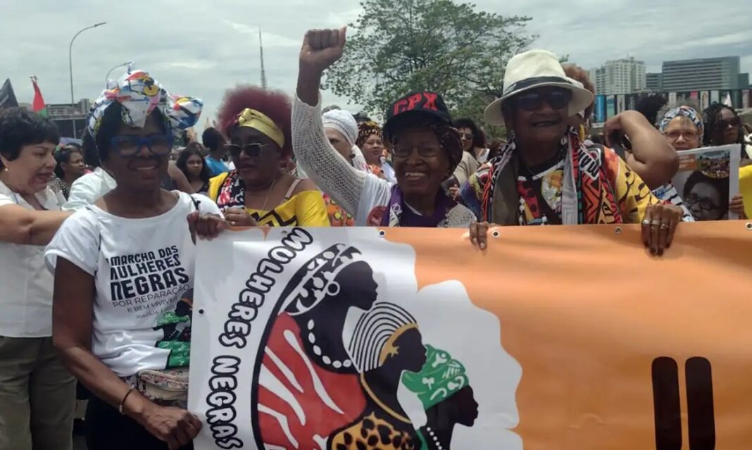 Em Brasília, mulheres negras marcham unidas por reparação e bem-viver; Valadares marcou presença