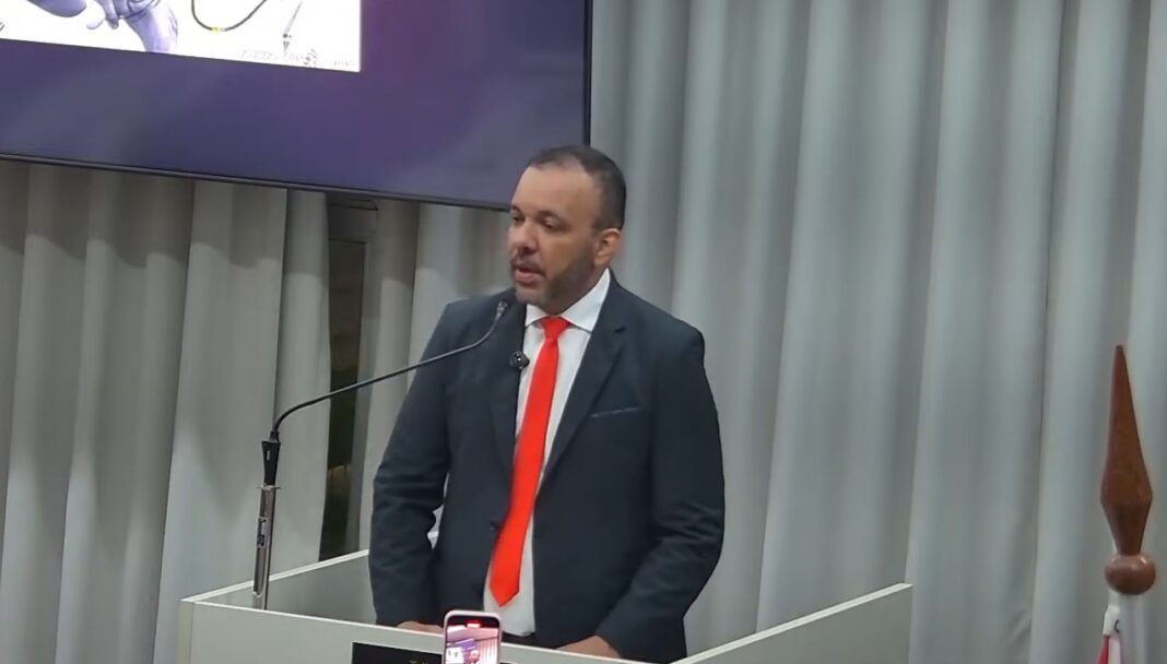 Vereador Valdivino cobra atenção ao HIV e faz defesa do SUS