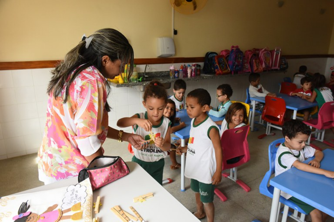 Nova lei do magistério abre caminho para valorizar monitores da educação infantil