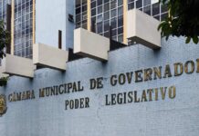Câmara de Valadares vota nesta segunda se recebe denúncia contra o prefeito Câmara de Valadares vota nesta segunda se recebe denúncia contra o prefeito