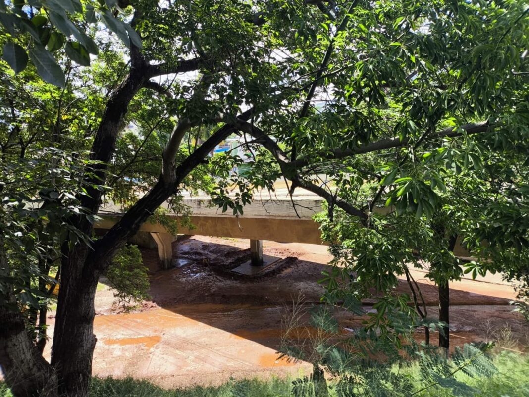 Obras do viaduto do Filadélfia avançam lentamente após quase um mês