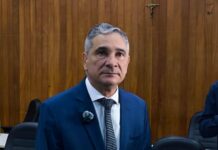 Prefeito Coronel Sandro será ouvido hoje em comissão que apura irregularidades no contrato do transporte escolar Prefeito Coronel Sandro será ouvido hoje em comissão que apura irregularidades no contrato do transporte escolar