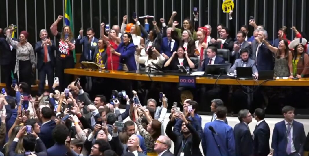 av pec fim da escala Deputados aprovam em primeiro turno fim da escala 6x1