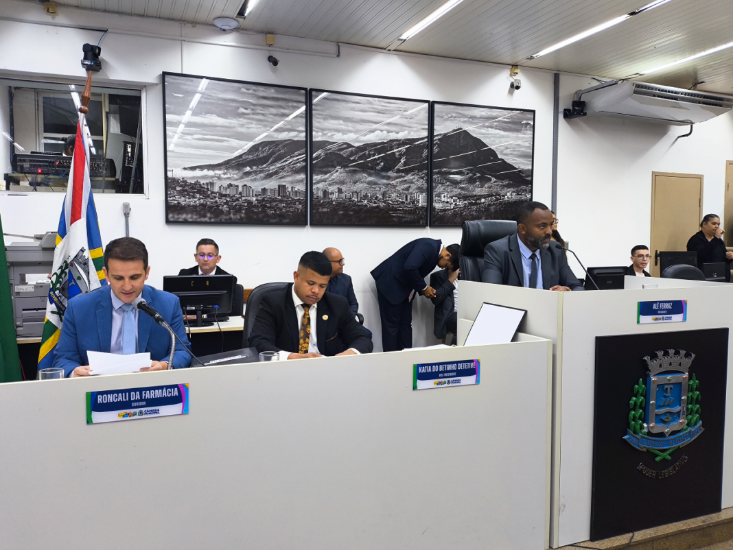 cp Comissão processante aprova parecer pela cassação do prefeito Coronel Sandro