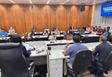 Mãe de criança autista emociona audiência: “Meu filho só fala o nome da monitora” Mãe de criança autista emociona audiência: "Meu filho só fala o nome da monitora"