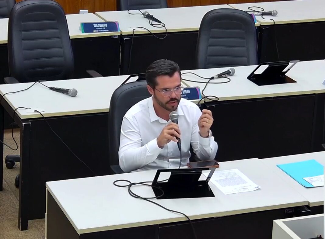 gustavo veríssimo Ex-secretário diz que implantação de sistema em 90 dias era inviável