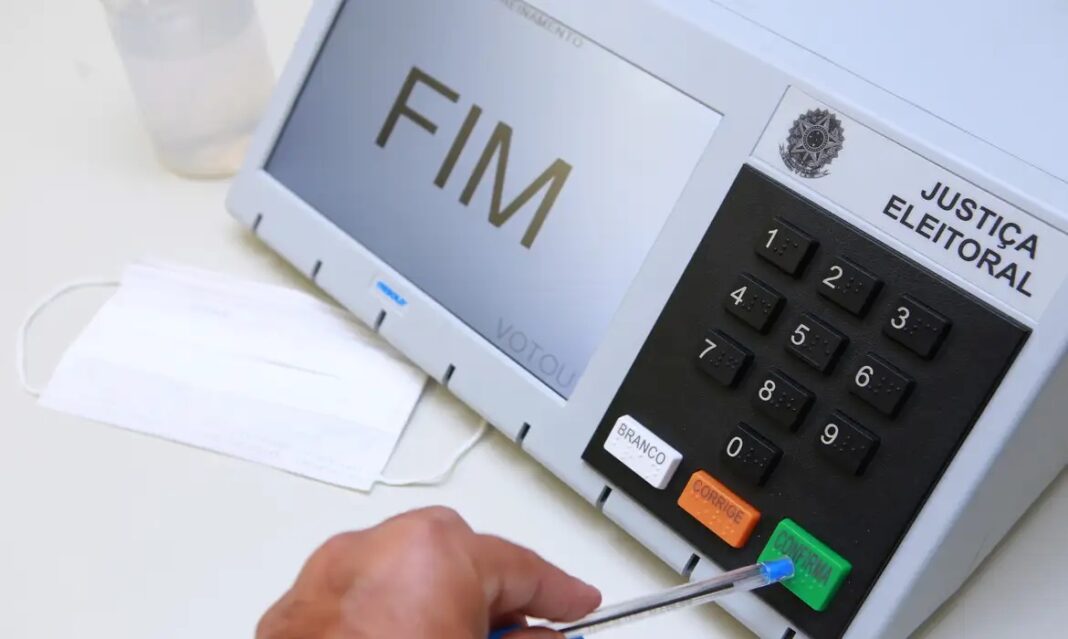 TSE mostra, em live, funcionamento da urna eletrônica
