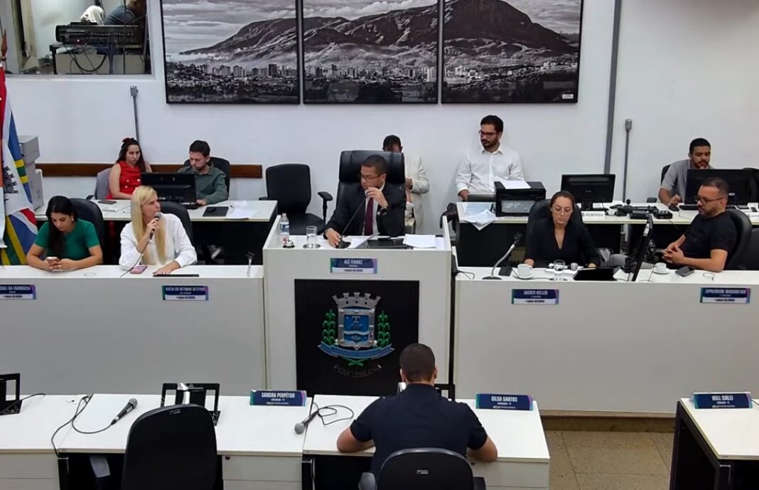 secretária ignora convocação da cm Convocada pela Câmara, secretária de Assistência Social não aparece