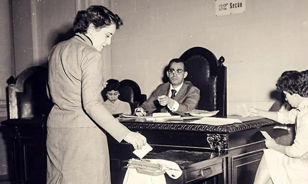 voto feminino Conquista do voto feminino no Brasil resistiu à misoginia histórica